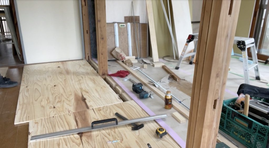 DIY:床上げ、反対の床板作業工程2
セルフリノベーション
セルフリフォーム
空き家再生