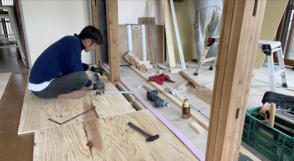 DIY:床上げ、反対の床板作業工程3
セルフリノベーション
セルフリフォーム
空き家再生