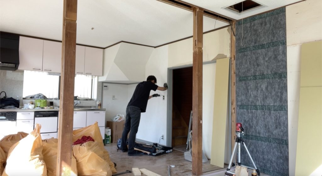 DIY：壁紙剥がし１
セルフリノベーション
セルフリフォーム
空き家再生